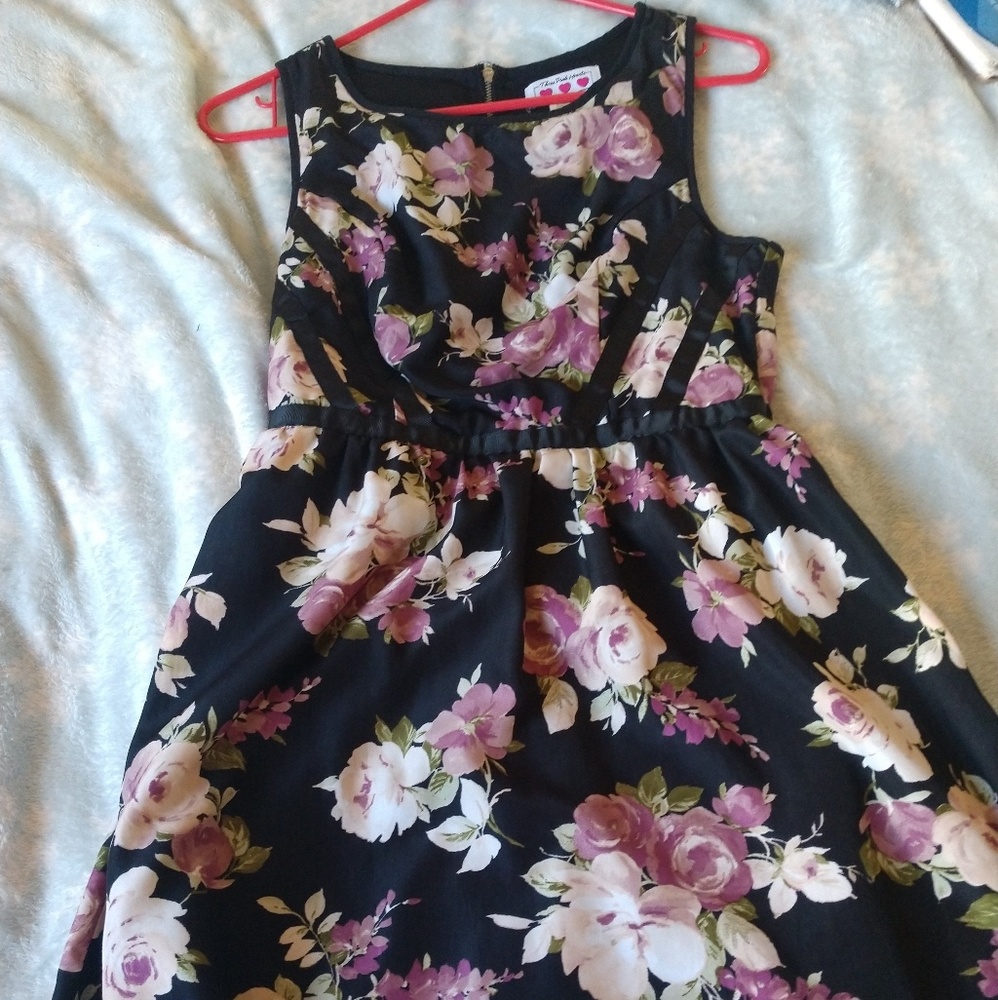 Cute Casual Juniors Black dress rose print dress